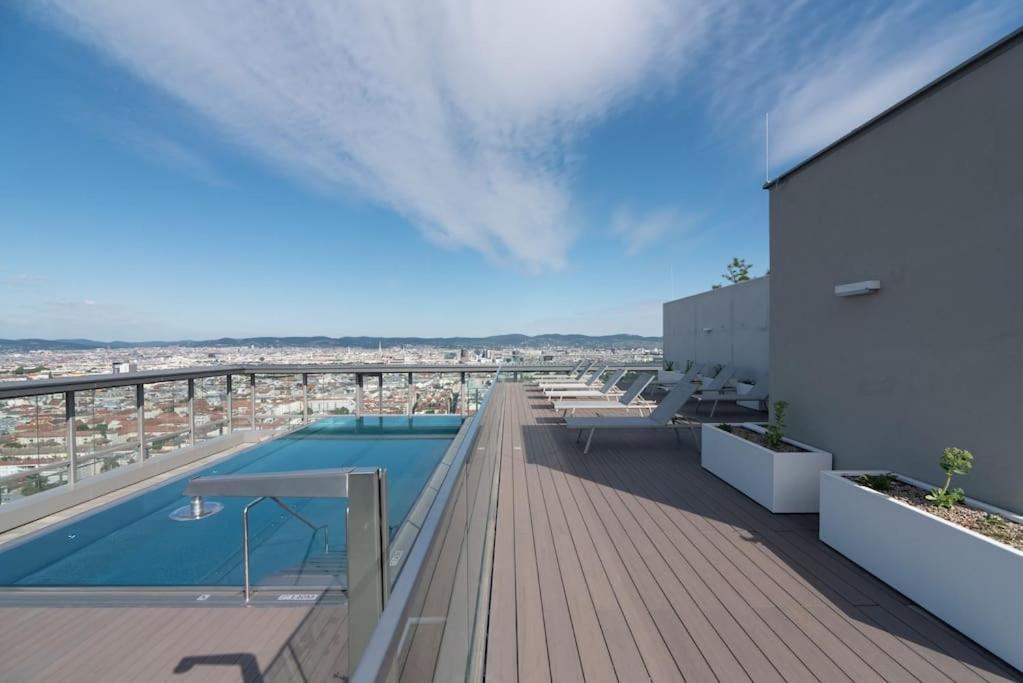 Ferienwohnung Hoch Hinaus, Neu Und Stilvoll Mit Pool Am Dach Wien Exterior foto