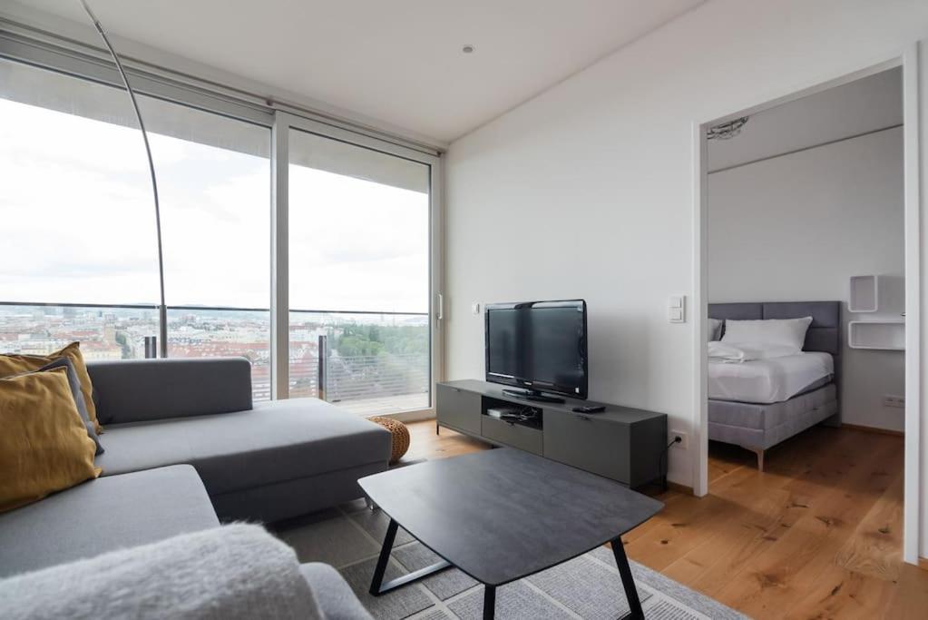 Ferienwohnung Hoch Hinaus, Neu Und Stilvoll Mit Pool Am Dach Wien Exterior foto