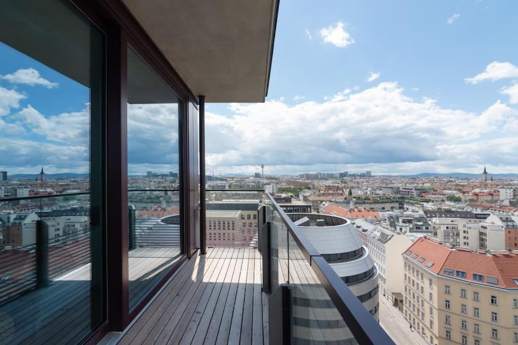 Ferienwohnung Hoch Hinaus, Neu Und Stilvoll Mit Pool Am Dach Wien Exterior foto