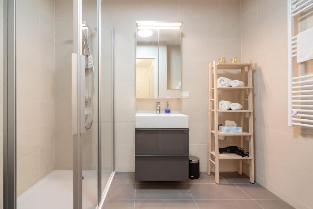 Ferienwohnung Hoch Hinaus, Neu Und Stilvoll Mit Pool Am Dach Wien Exterior foto