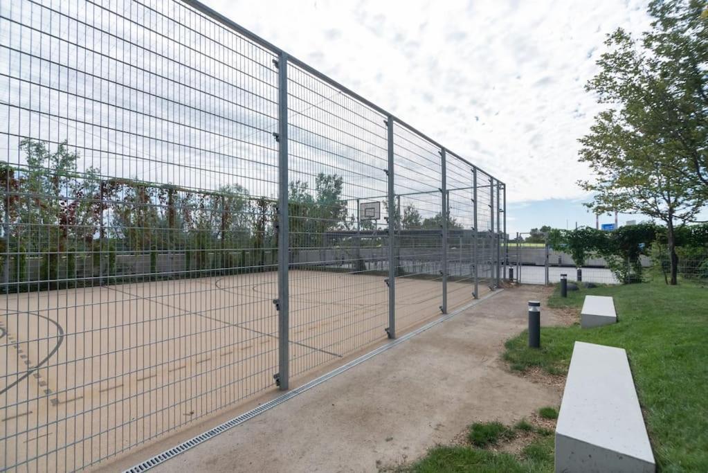 Ferienwohnung Hoch Hinaus, Neu Und Stilvoll Mit Pool Am Dach Wien Exterior foto