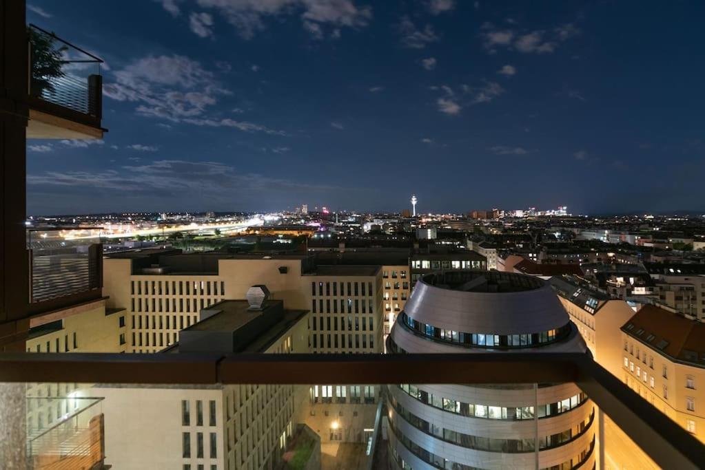 Ferienwohnung Hoch Hinaus, Neu Und Stilvoll Mit Pool Am Dach Wien Exterior foto