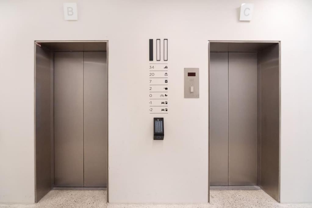 Ferienwohnung Hoch Hinaus, Neu Und Stilvoll Mit Pool Am Dach Wien Exterior foto