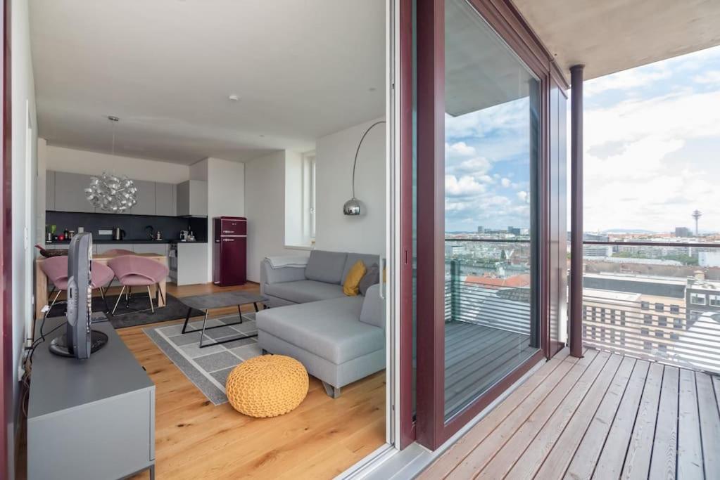 Ferienwohnung Hoch Hinaus, Neu Und Stilvoll Mit Pool Am Dach Wien Exterior foto