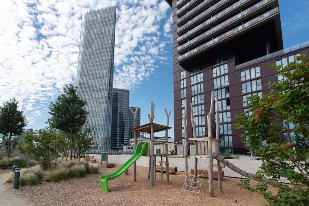 Ferienwohnung Hoch Hinaus, Neu Und Stilvoll Mit Pool Am Dach Wien Exterior foto