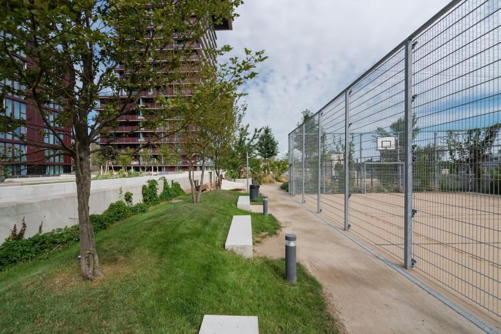 Ferienwohnung Hoch Hinaus, Neu Und Stilvoll Mit Pool Am Dach Wien Exterior foto