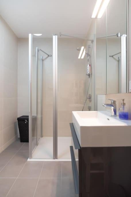 Ferienwohnung Hoch Hinaus, Neu Und Stilvoll Mit Pool Am Dach Wien Exterior foto