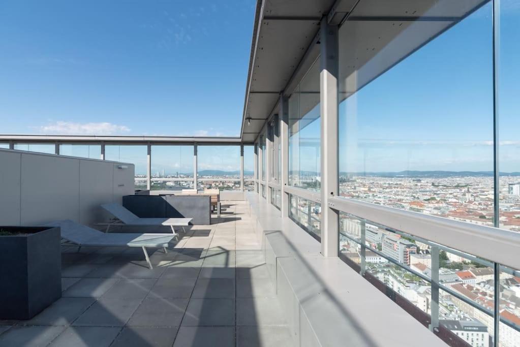 Ferienwohnung Hoch Hinaus, Neu Und Stilvoll Mit Pool Am Dach Wien Exterior foto